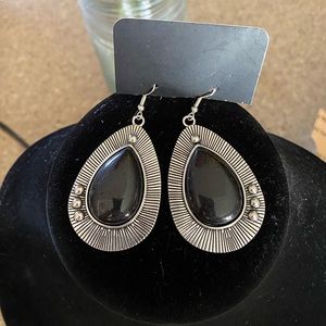 Black moon rock earrings🖤